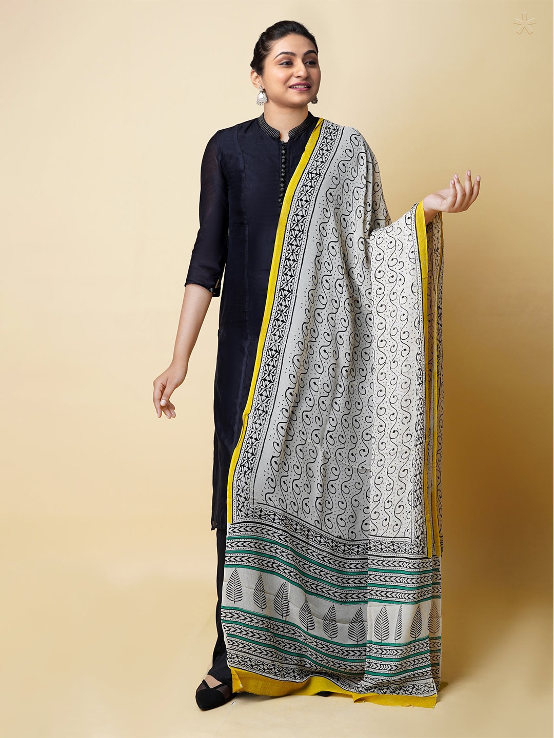 

Unnati Silks Ethnic Motifs Printed Batik Dupatta, White