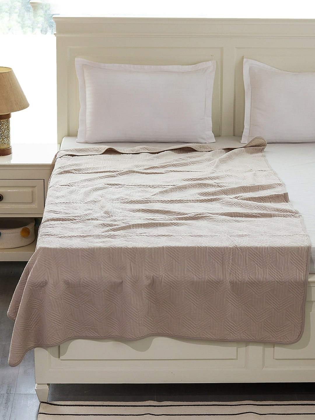 

Pluchi Beige Striped AC Room 350 GSM Single Bed Quilt