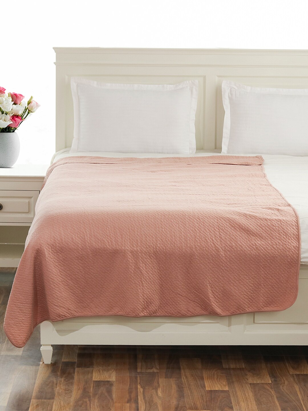 

Pluchi Pink Geometric AC Room 350 GSM Single Bed Quilt