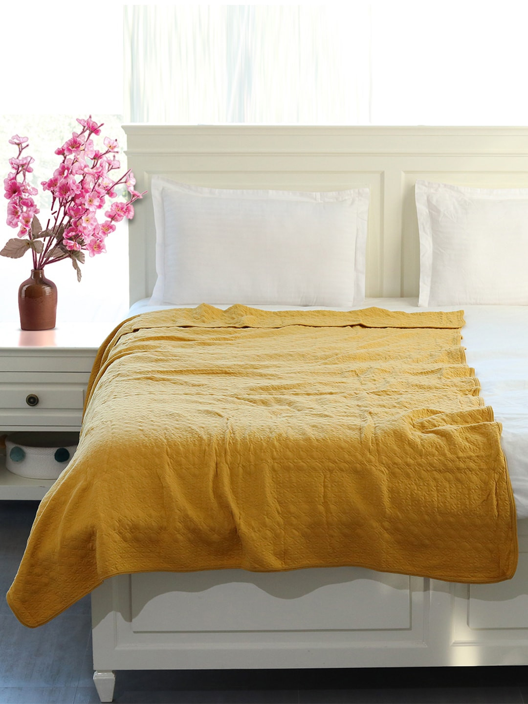 

Pluchi Yellow Geometric AC Room 350 GSM Single Bed Quilt