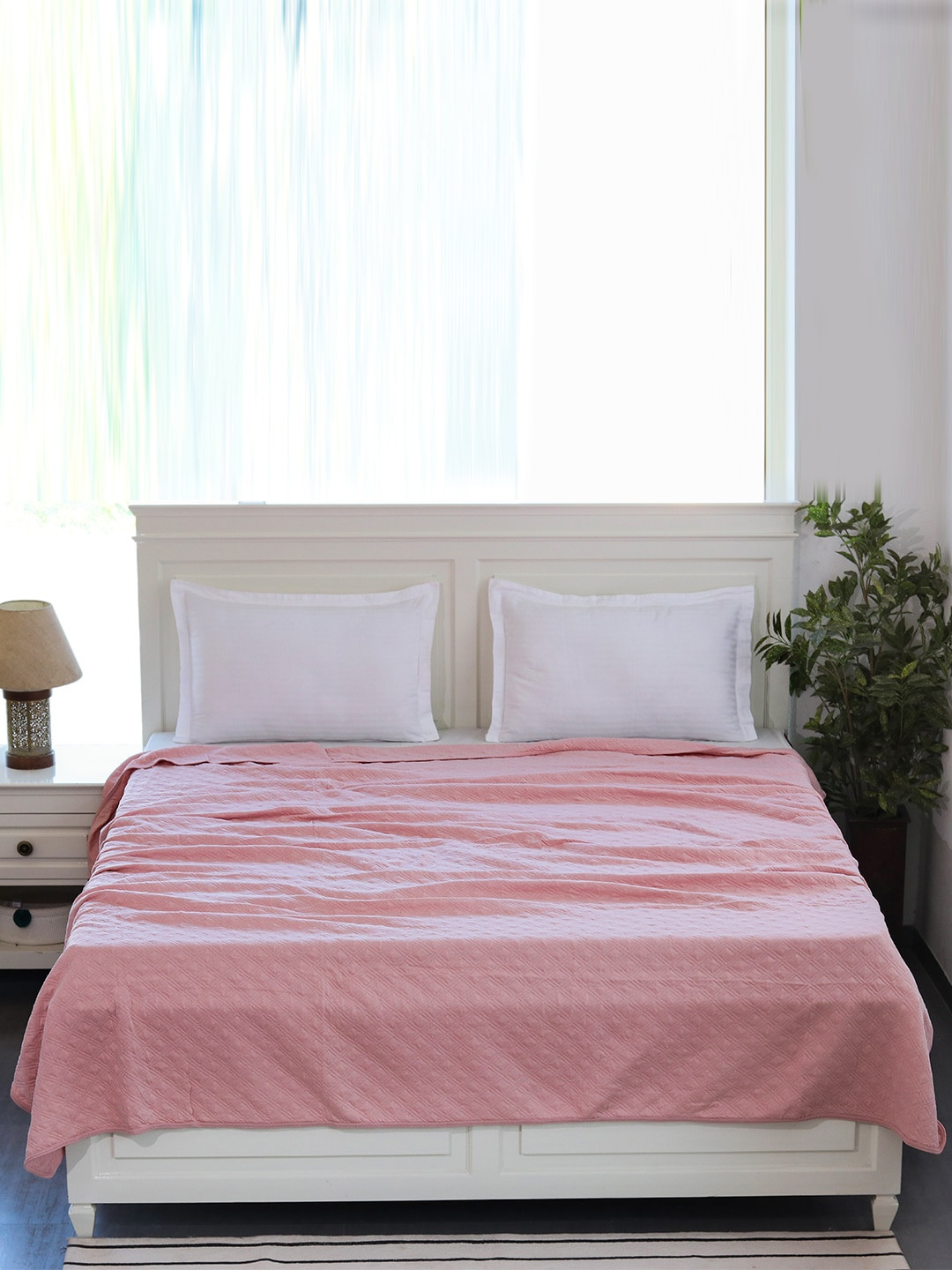 

Pluchi Pink Checked AC Room 350 GSM Double Bed Quilt