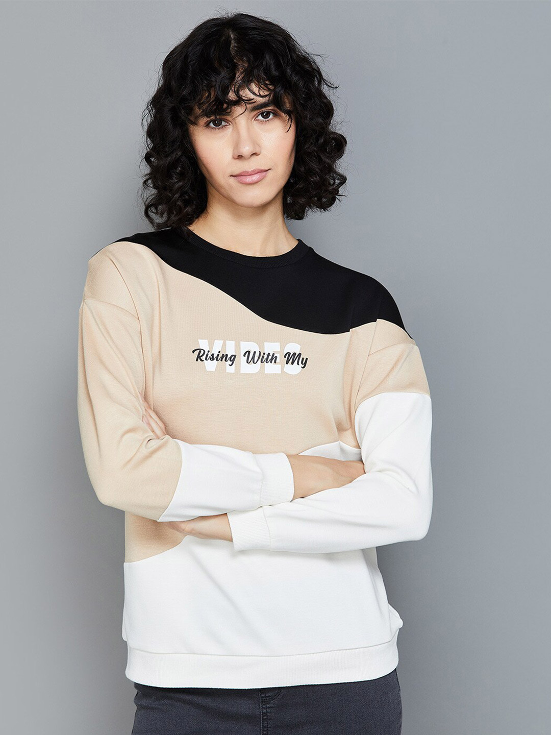 

Ginger by Lifestyle Women Colourblocked Sweatshirt, Black