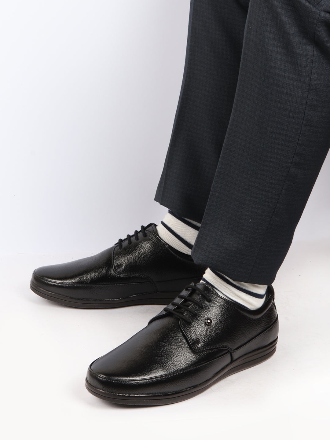 

FAUSTO Men Textured Leather Formal Derbys, Black