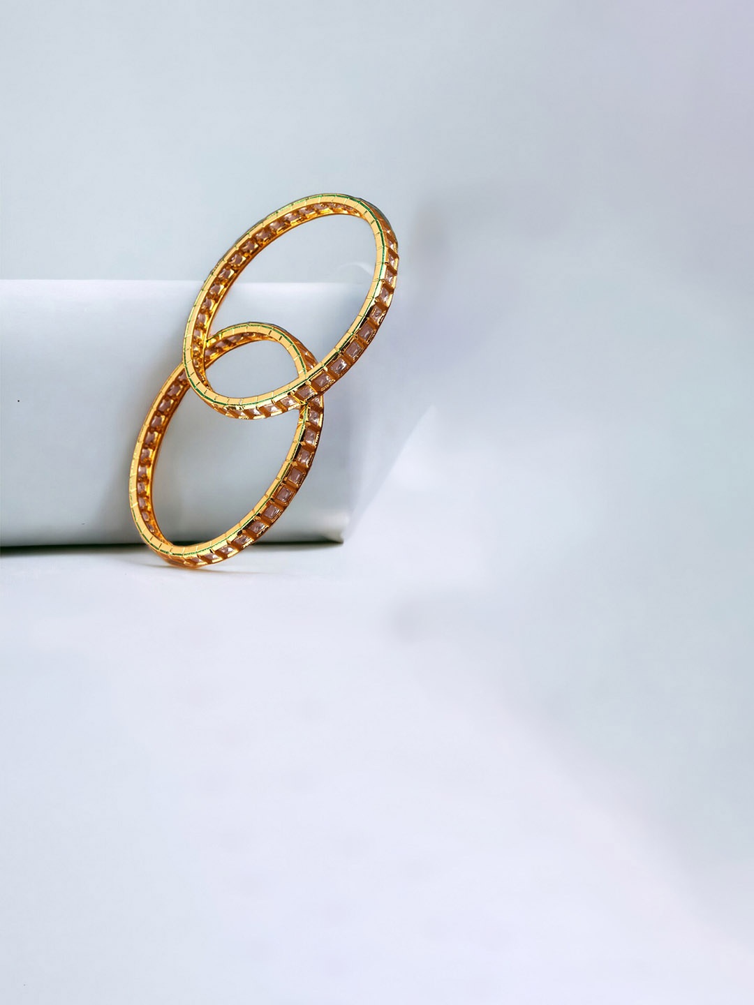 

Mirana Set Of 2 Gold-Plated Kundan-Studded Single-Line Polki Bangles
