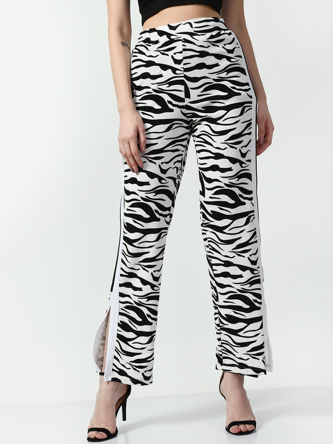 

Moshe Women Animal Printed Relaxed High-Rise Trousers, Black