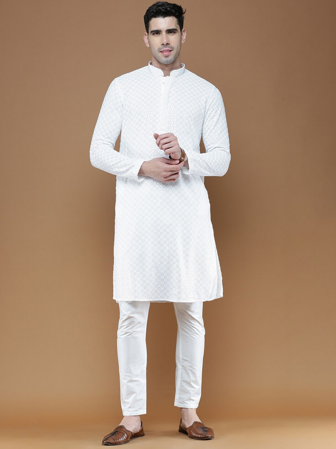 

Sanwara Floral Embroidered Sequinned Straight Kurta With Pyjamas, White
