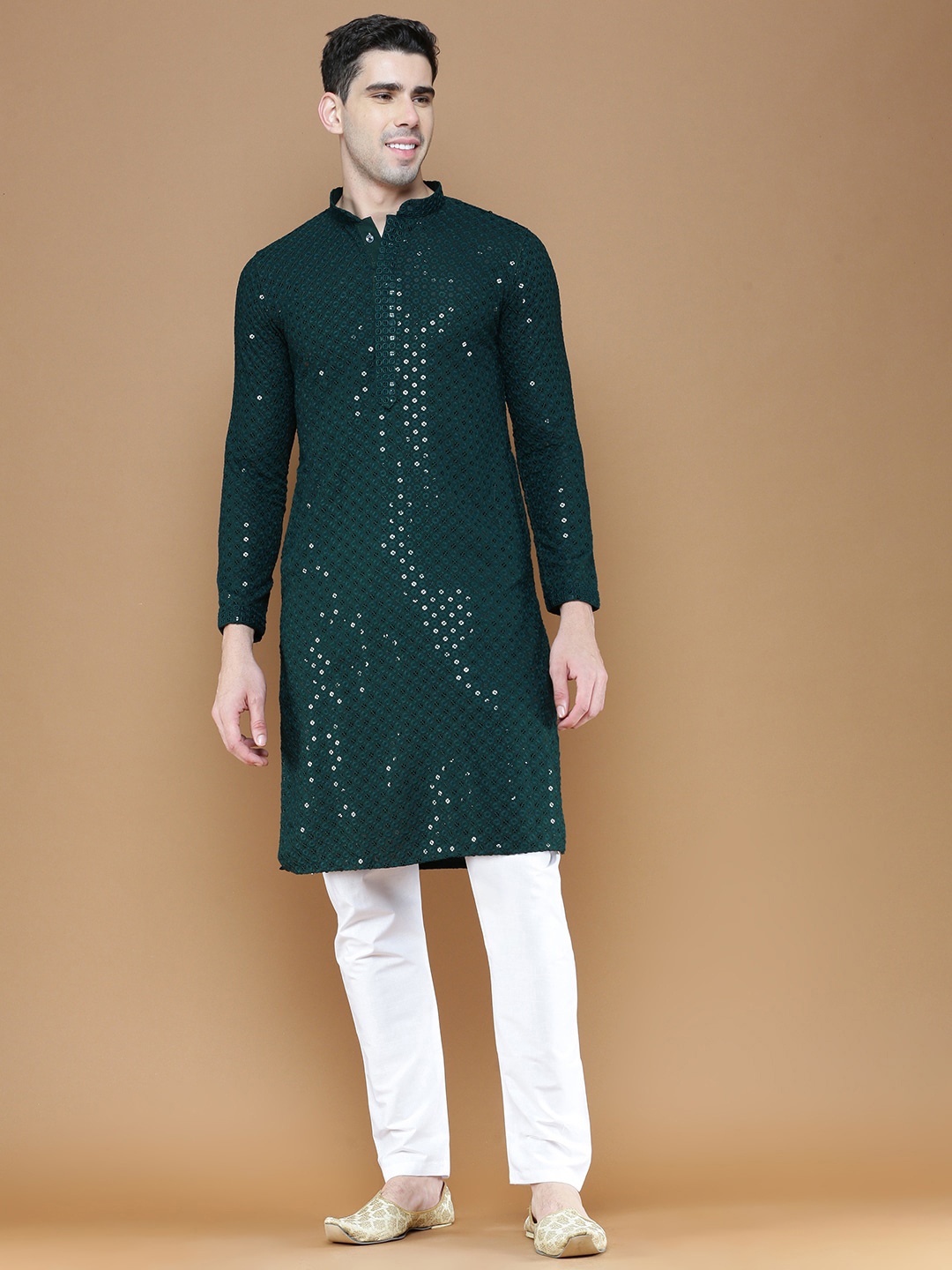

Sanwara Floral Embroidered Sequinned Straight Kurta With Pyjamas, Green