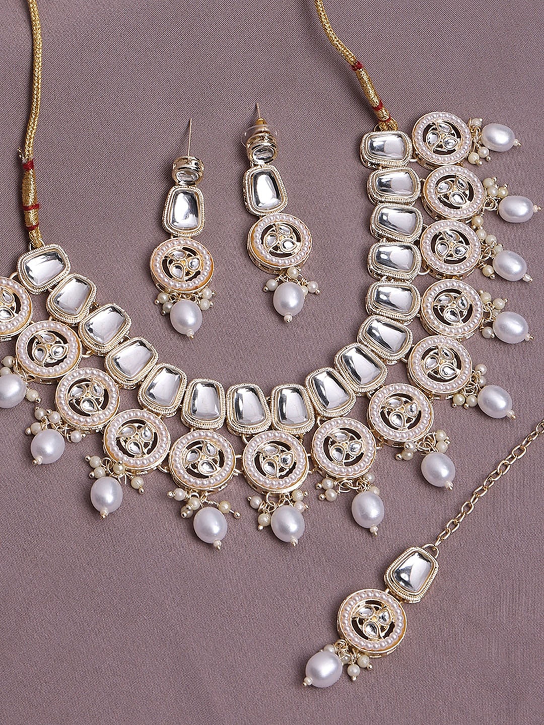 

OOMPH Kundan Jewellery Set With Maangtikka, Gold