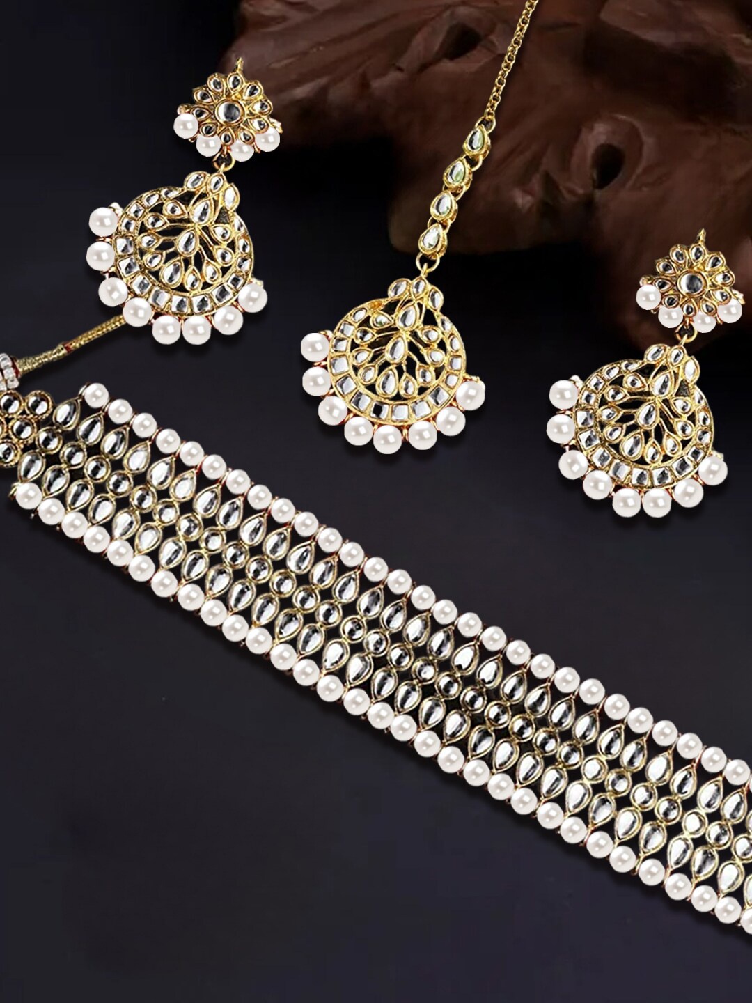 

OOMPH Kundan Jewellery Set With Maangtikka, Gold