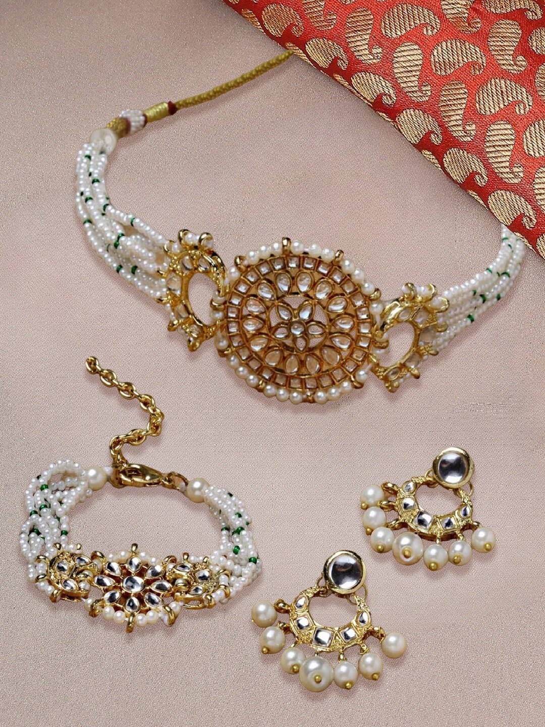 

OOMPH Kundan-Studded Jewellery Set With Bracelet, Gold