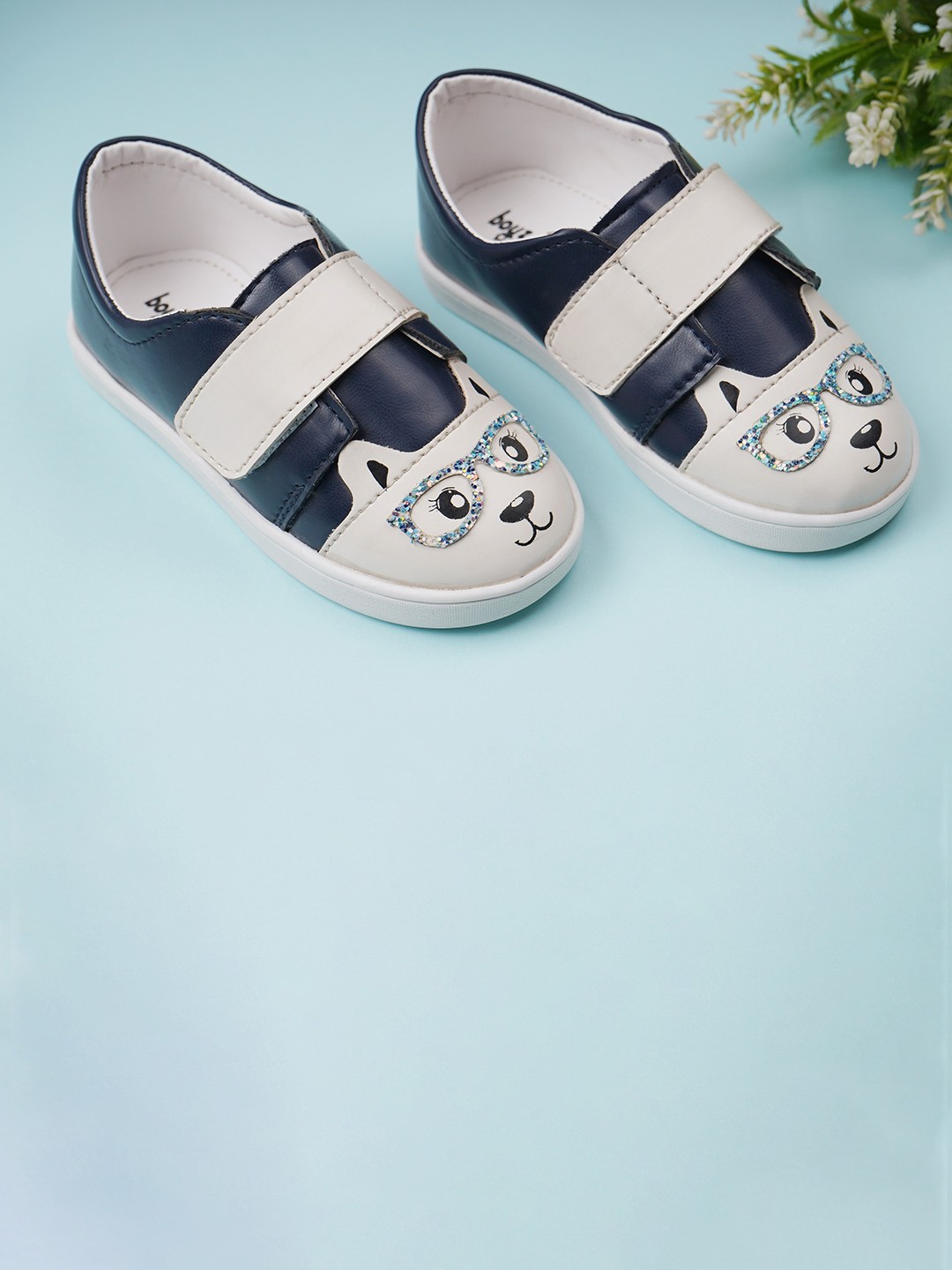 

BOYZ N GALZ Girls Daisy Printed Lightweight Velcro Sneakers, Navy blue