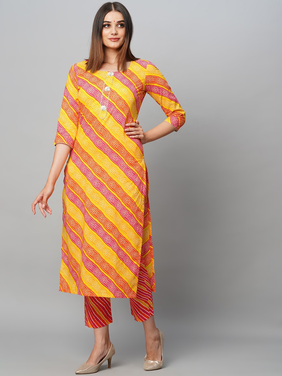 

KALINI Bandhani Printed Gotta Patti Kurta With Trousers, Red