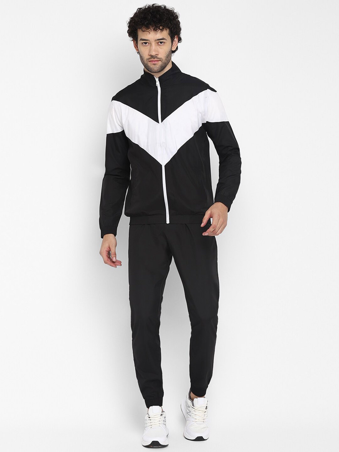 

Yuuki Men Colorblocked Mock Collar Jacket & Joggers, Black