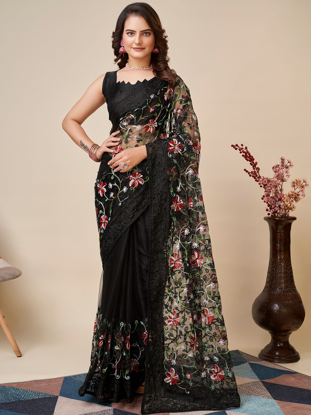 

VAIRAGEE Floral Embroidered Saree, Black