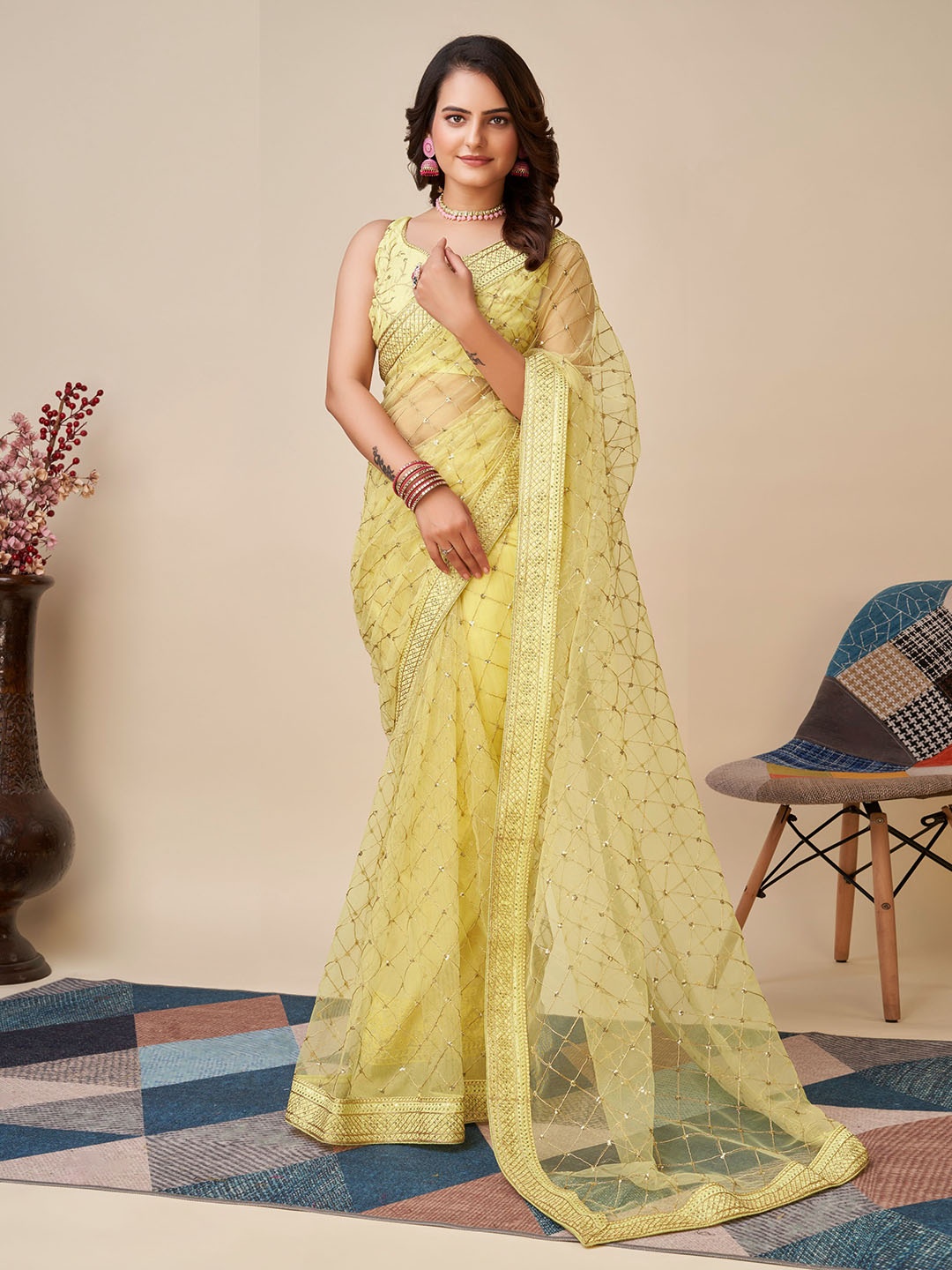 

VAIRAGEE Geometric Embroidered Sequinned Net Saree, Yellow