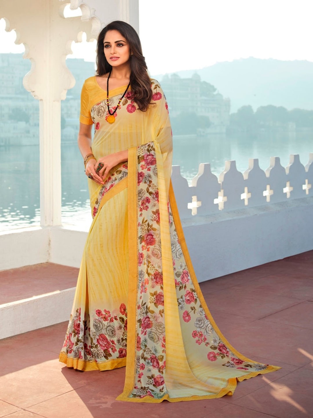 

VAIRAGEE Floral Printed Saree, Yellow