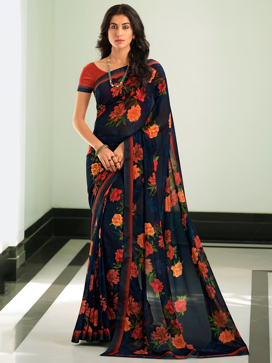 

VAIRAGEE Floral Printed Saree, Navy blue
