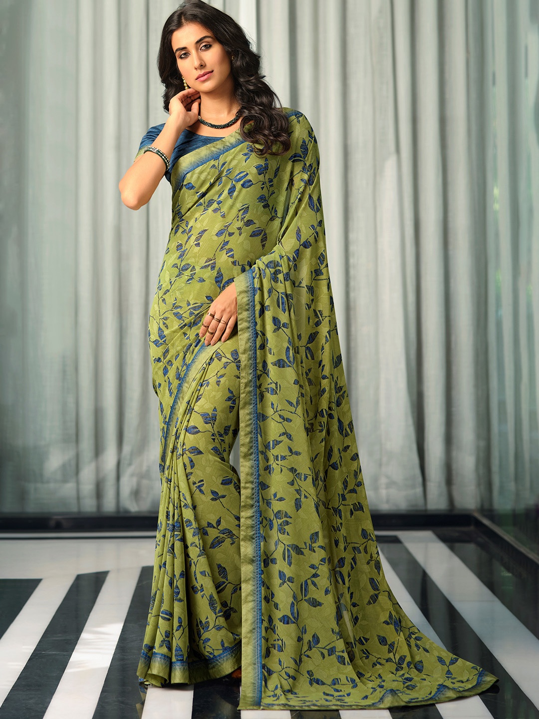 VAIRAGEE Floral Printed Saree, Olive