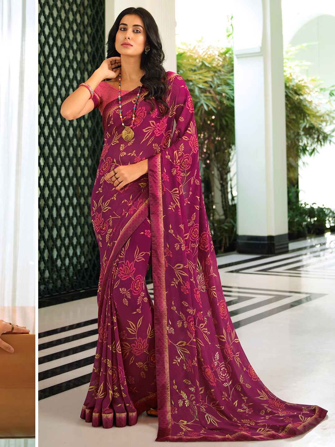 

VAIRAGEE Floral Printed Saree, Magenta