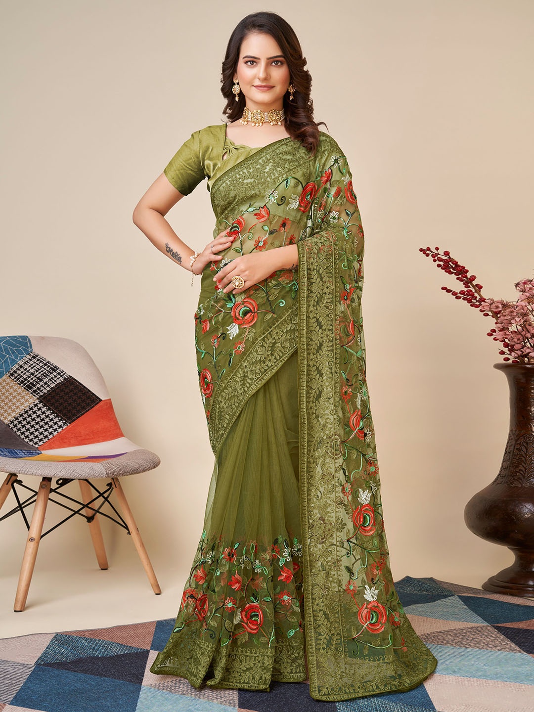 

VAIRAGEE Floral Embroidered Net Saree, Green