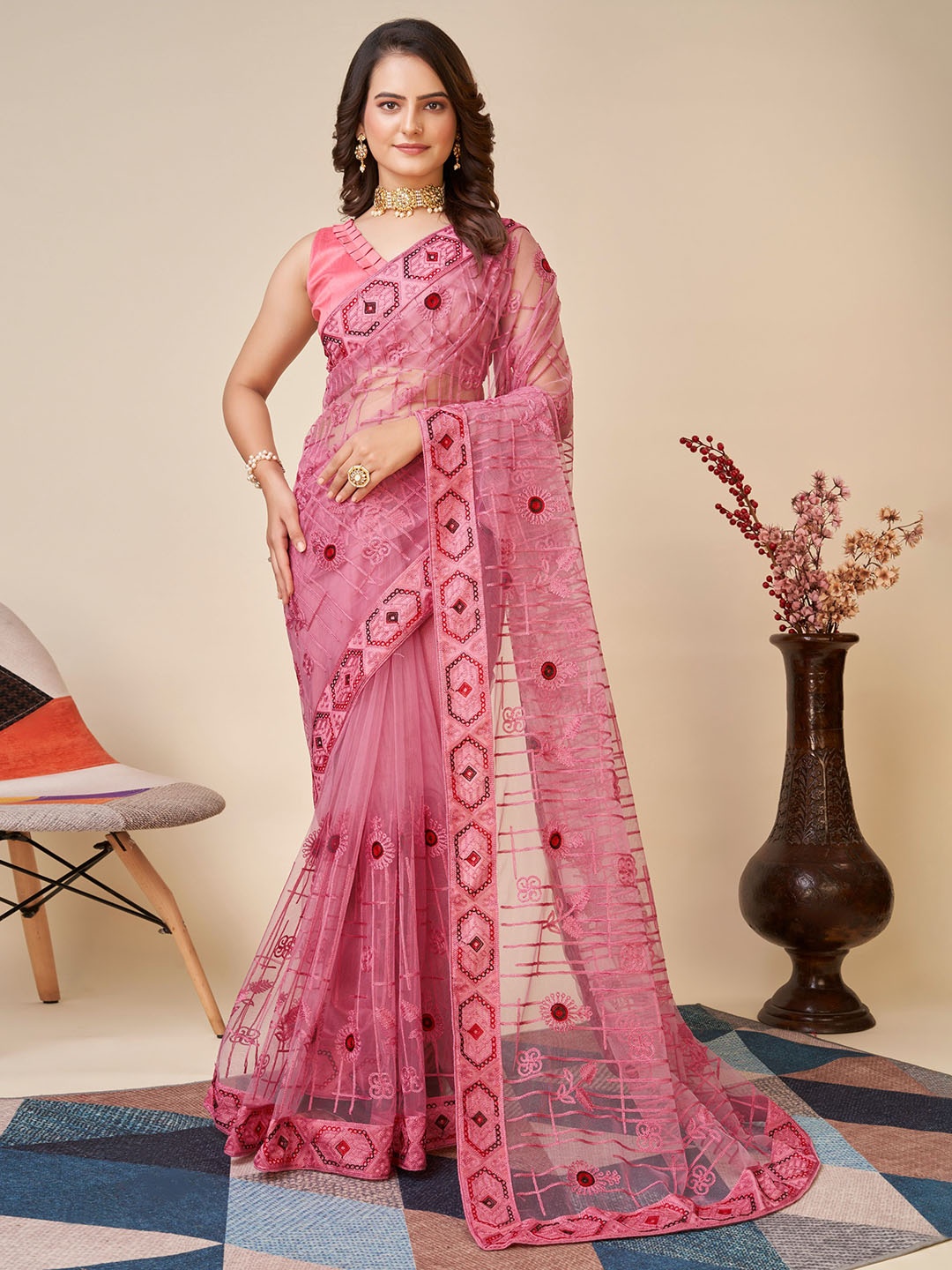 

VAIRAGEE Floral Embroidered Saree, Pink