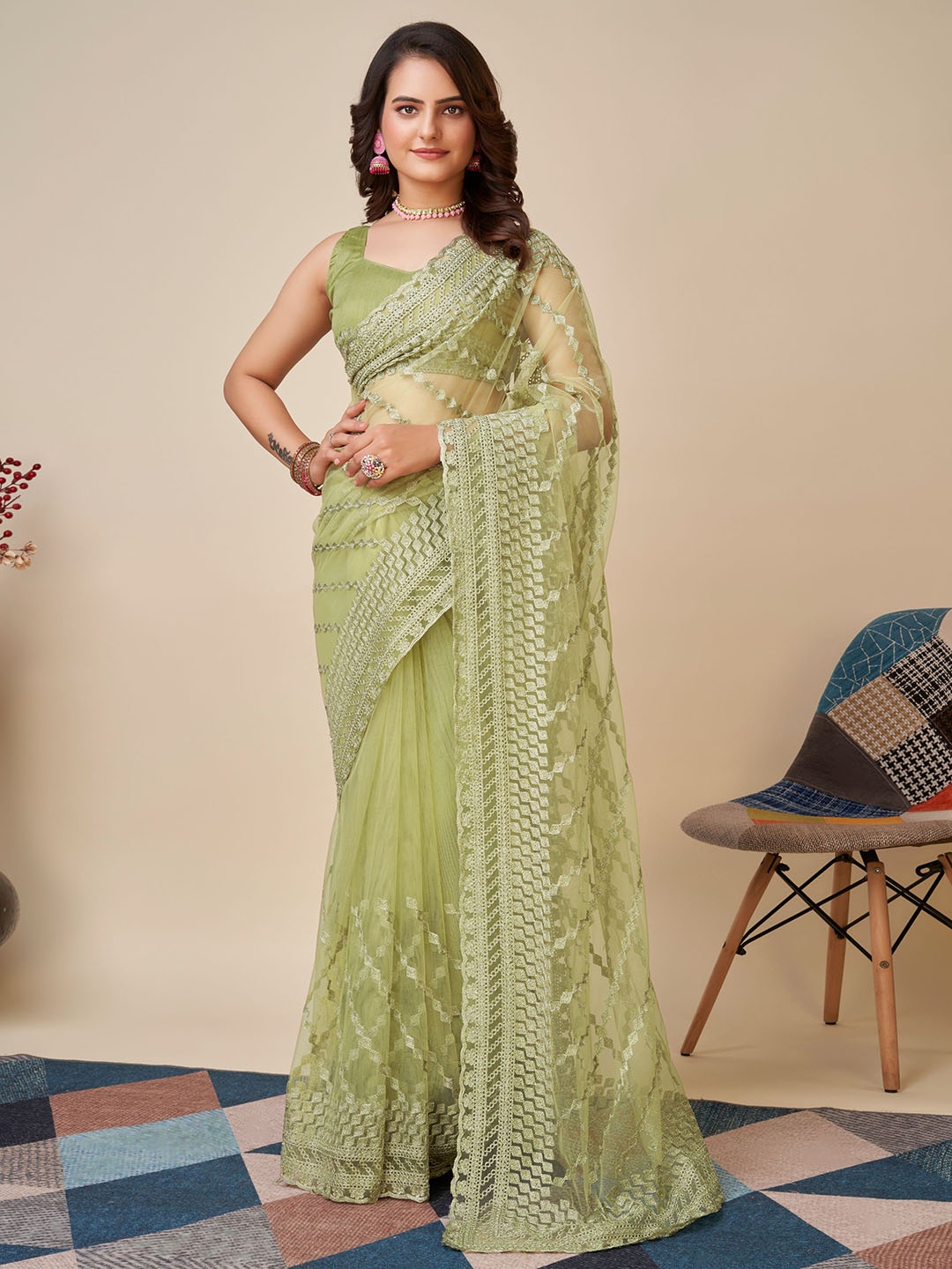 

VAIRAGEE Geometric Embroidered Saree, Olive