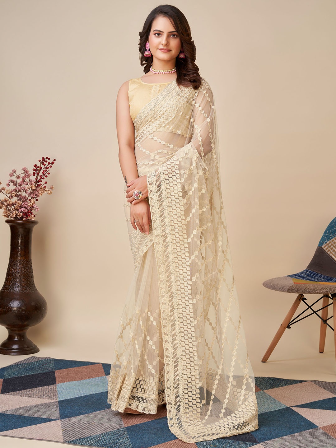 

VAIRAGEE Geometric Embroidered Net Saree, Cream