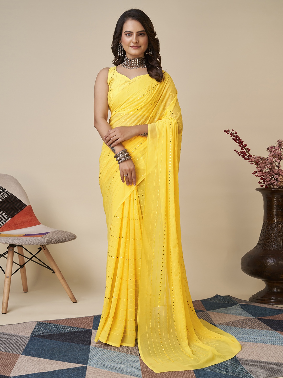 

VAIRAGEE Embellished Sequinned Saree, Black