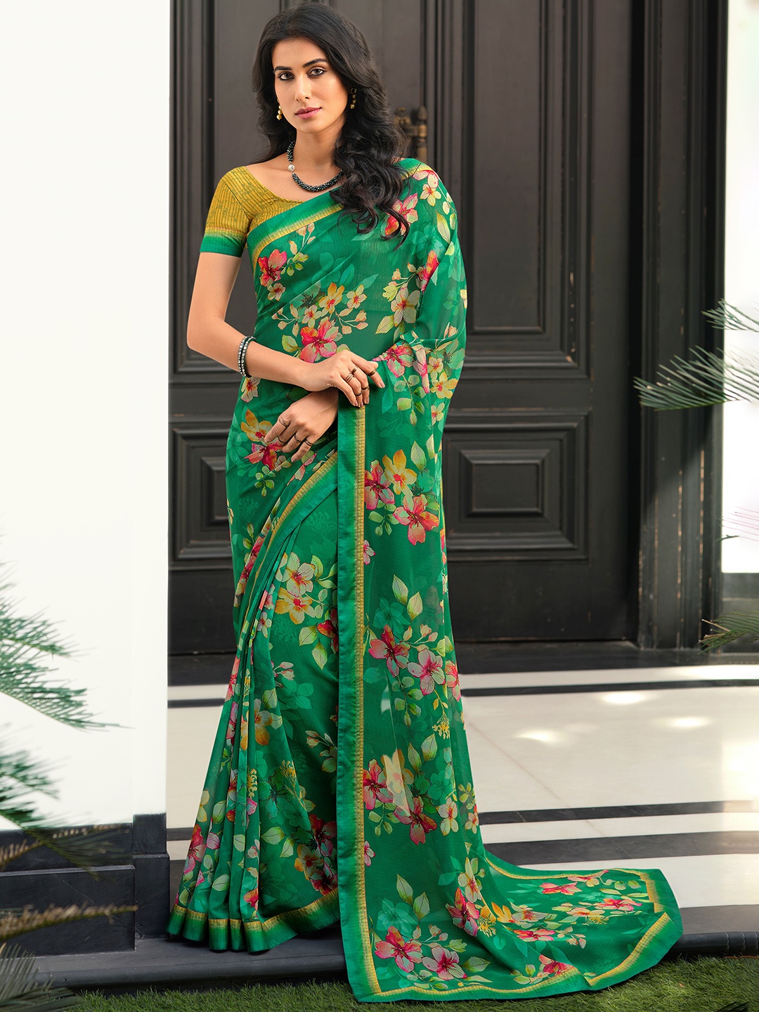

VAIRAGEE Floral Printed Saree, Green