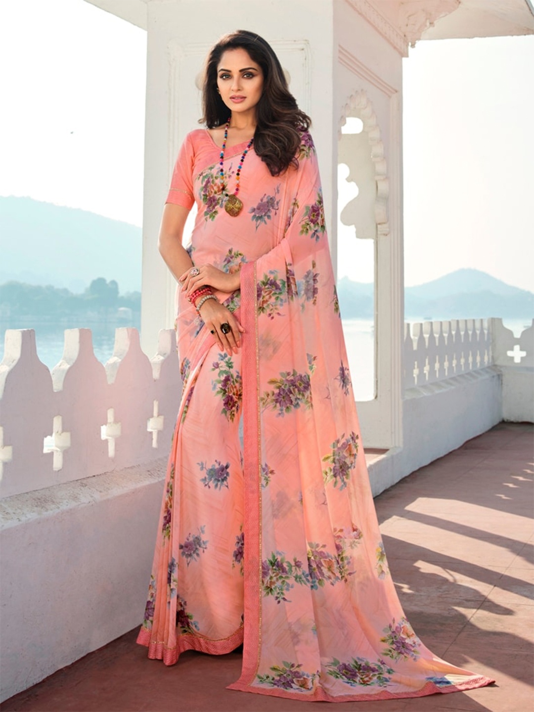 

VAIRAGEE Floral Printed Saree, Peach