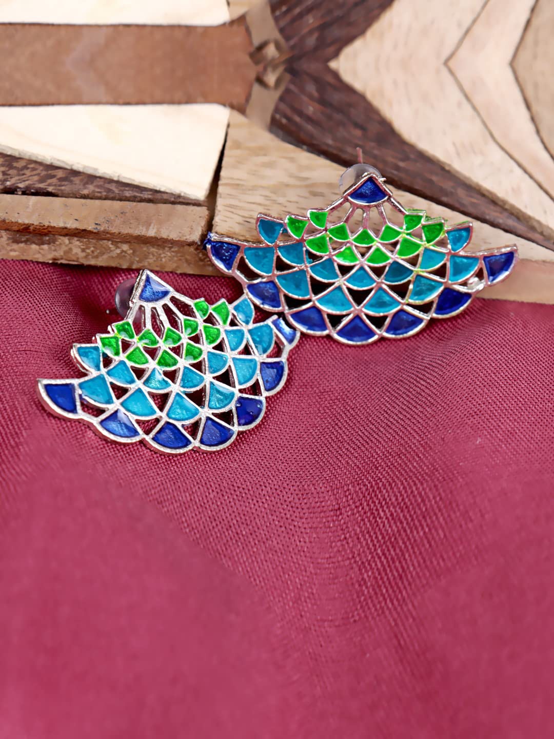 

FIMBUL Silver Plated Enamel Peacock Shaped Stud Earrings