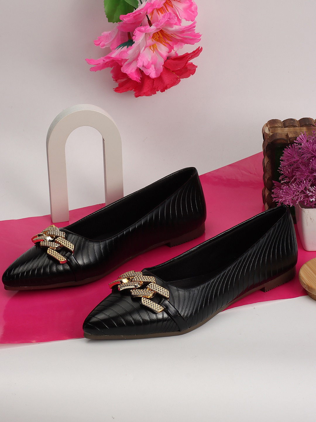 

TWIN TOES Embellished Pointed Toe Ballerinas, Black