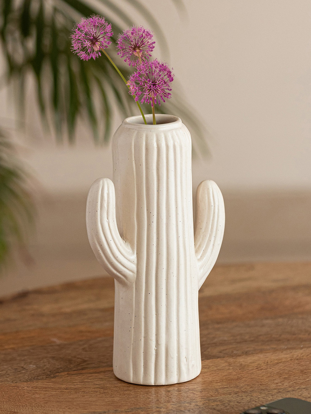

ExclusiveLane Cream Coloured Ribbed Cactus Vase