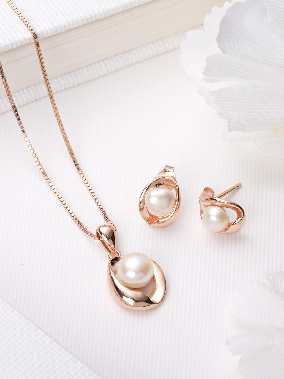 

Zavya 925 Pure Silver Pearls-Studded Rose Gold-Plated Jewellery Set