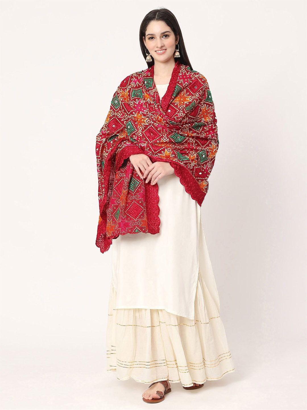 

Moda Chales Embroidered Phulkari Dupatta, Maroon
