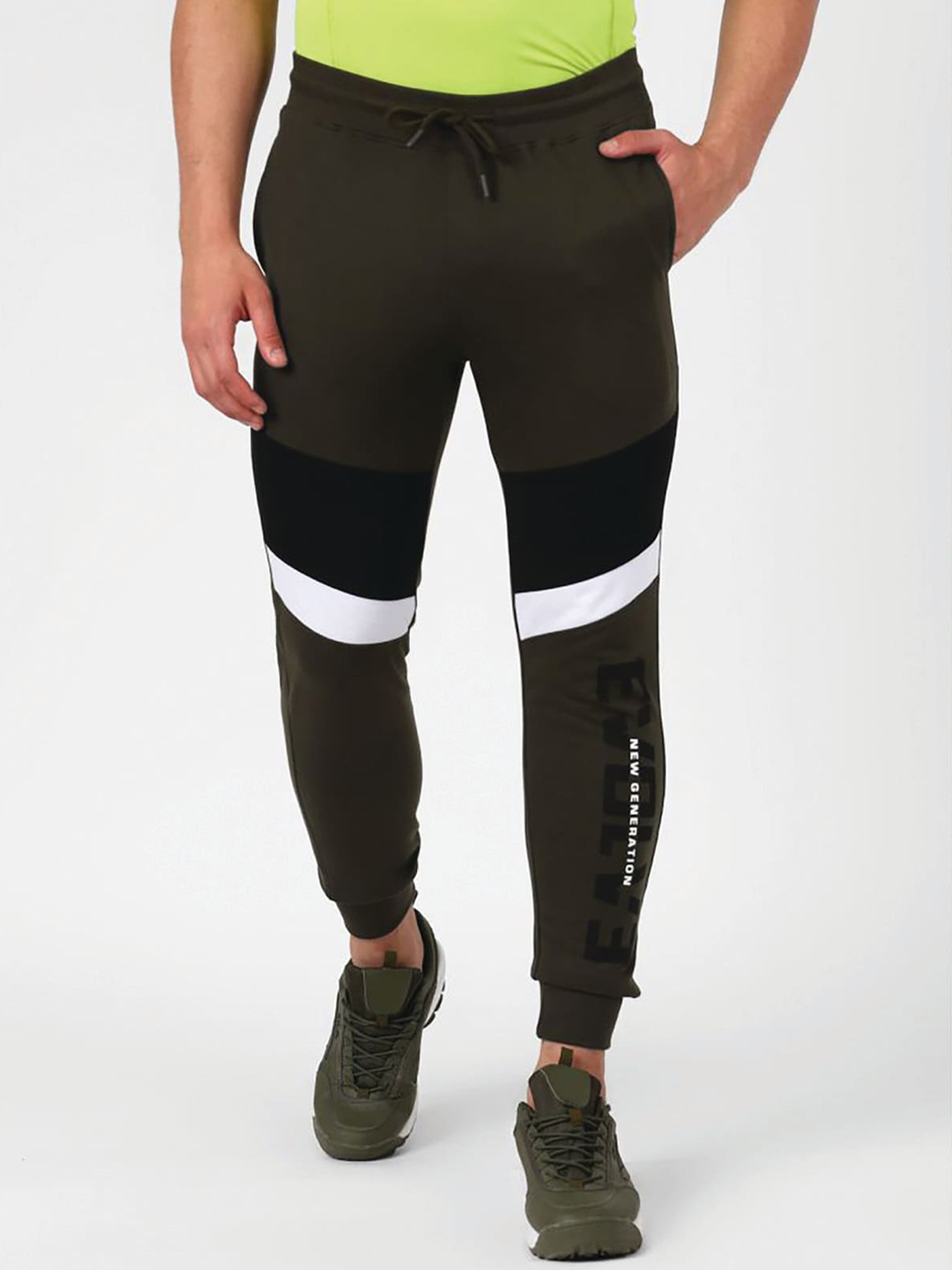 

UrbanMark Men Colourblocked Regular Fit Cotton Joggers Track Pants, Olive