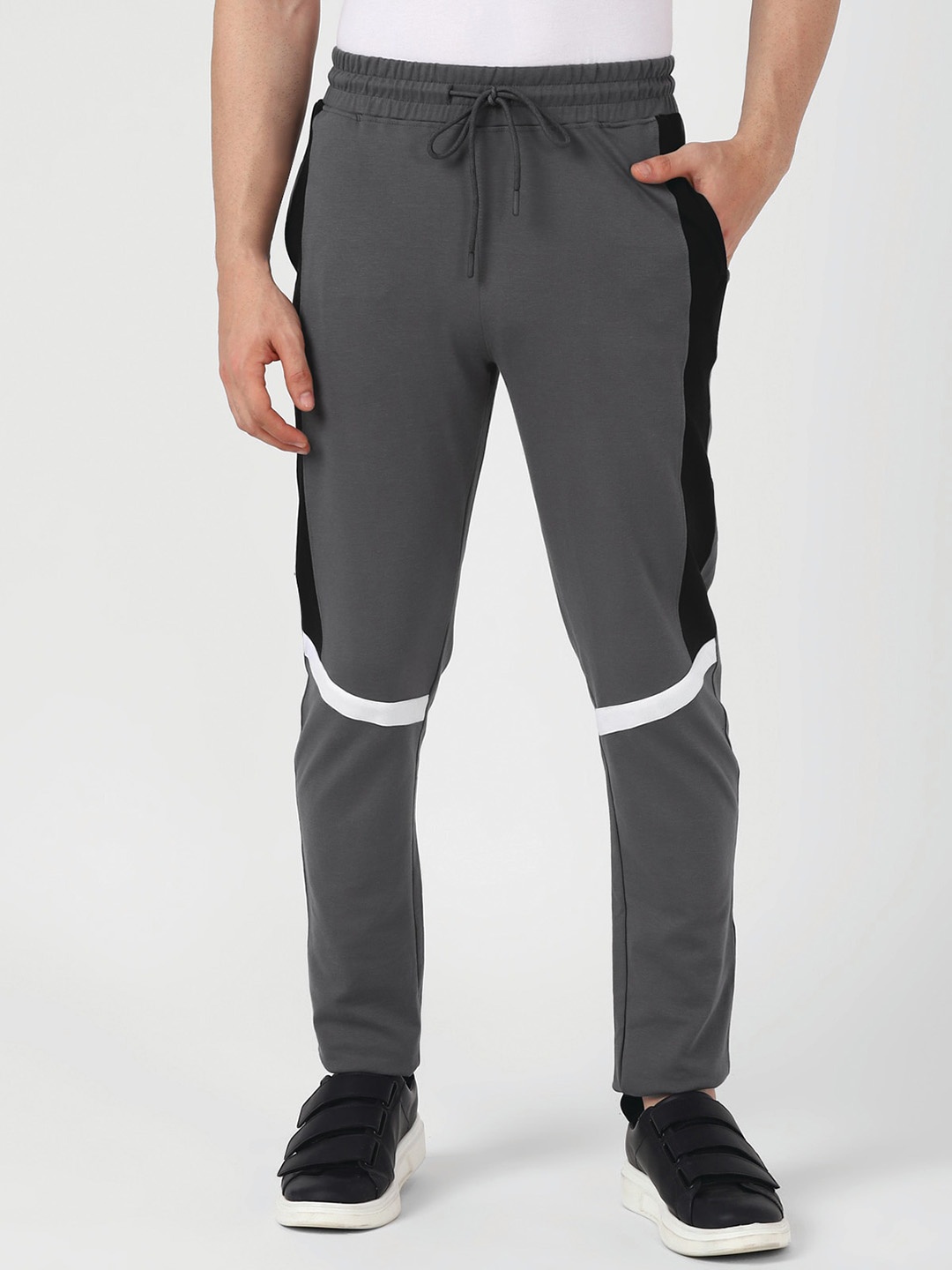 

UrbanMark Men Colourblocked Regular Fit Cotton Track Pants, Grey