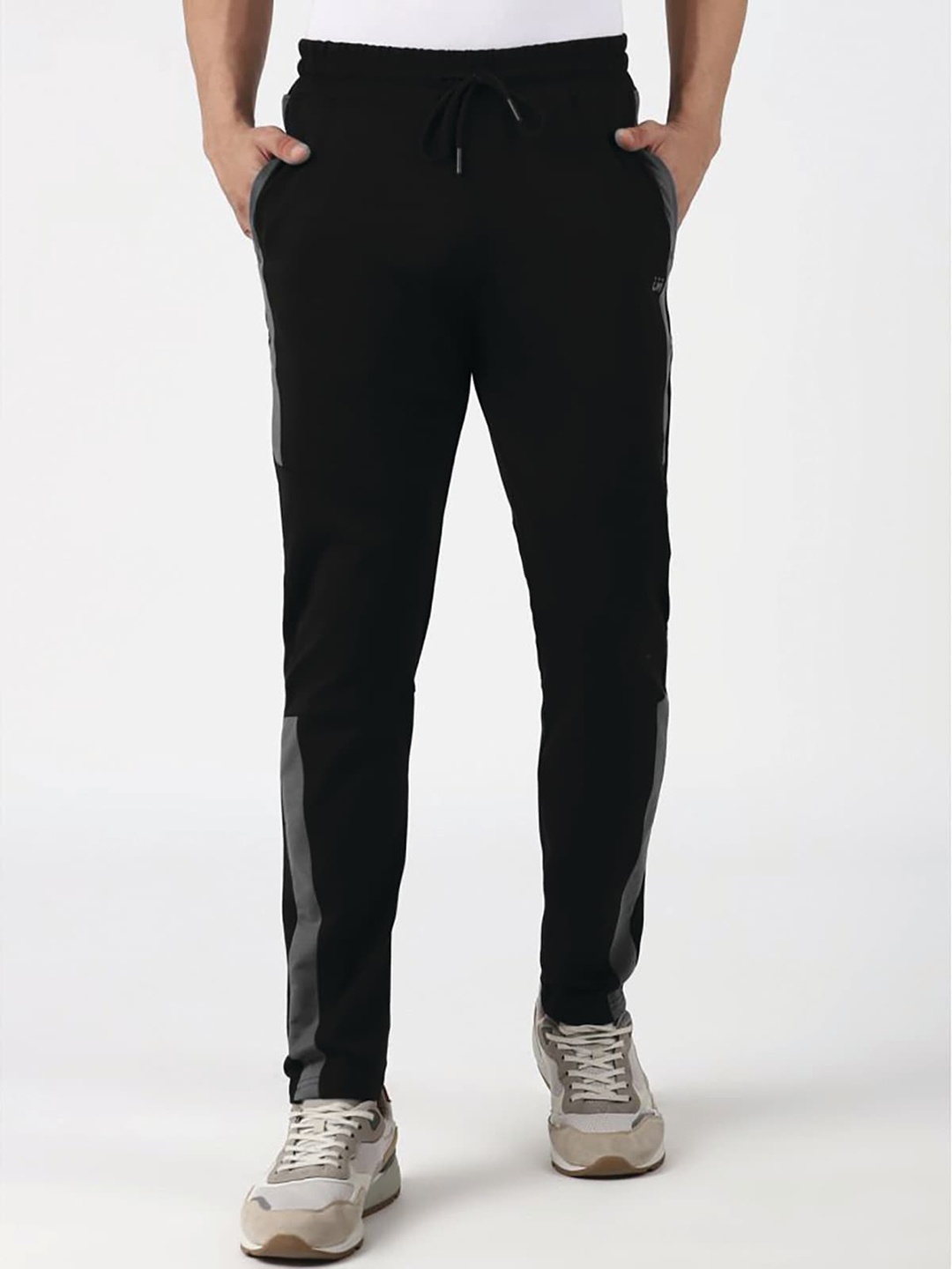 

UrbanMark Men Colorblocked Mid-Rise Stretchable Track Pants, Black