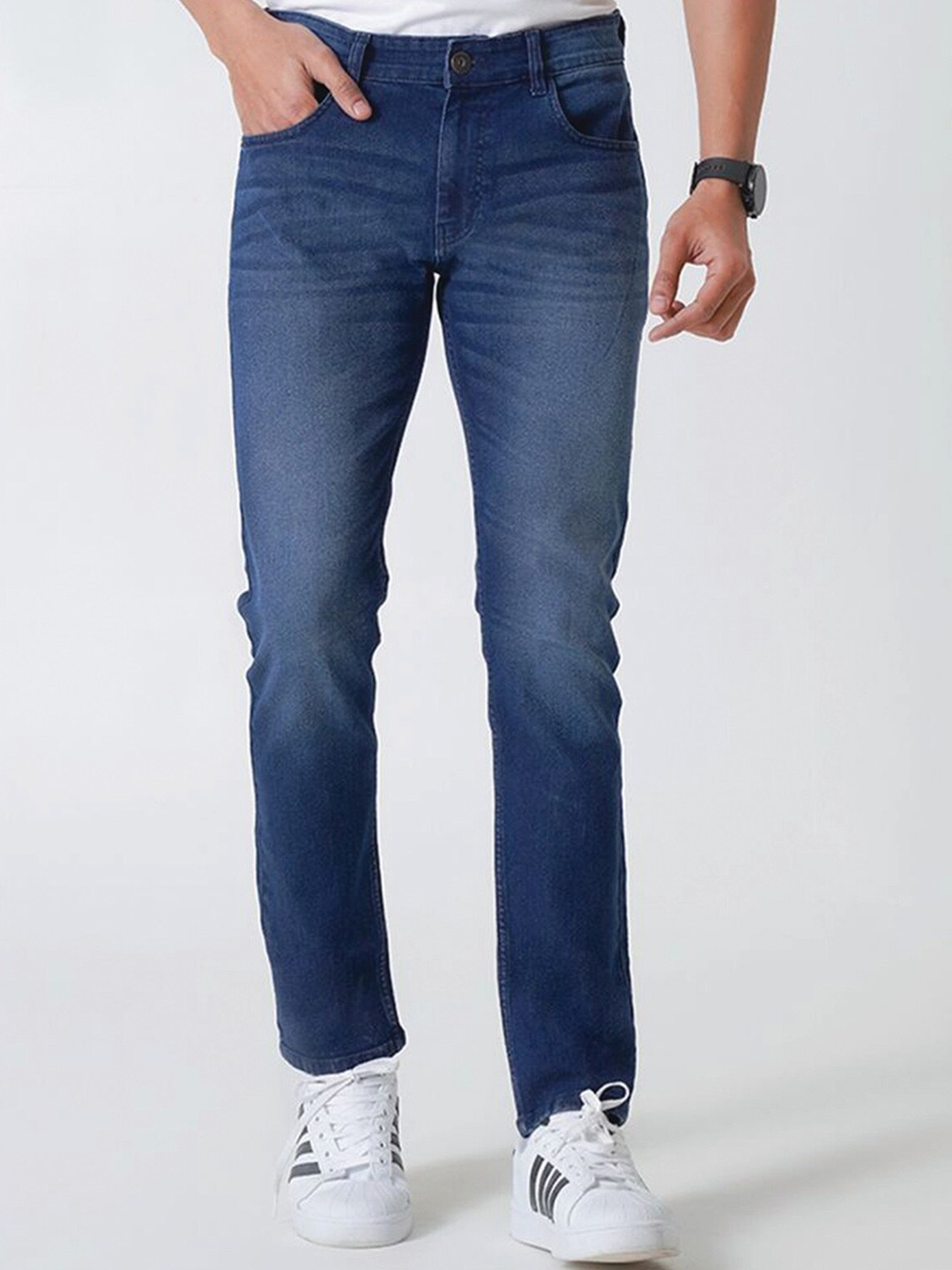 

UrbanMark Men Slim Fit Mid-Rise Light Fade Stretchable Jeans, Blue