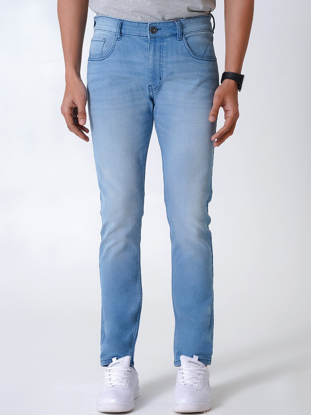 

UrbanMark Men Slim Fit Mid-Rise Light Fade Stretchable Jeans, Blue