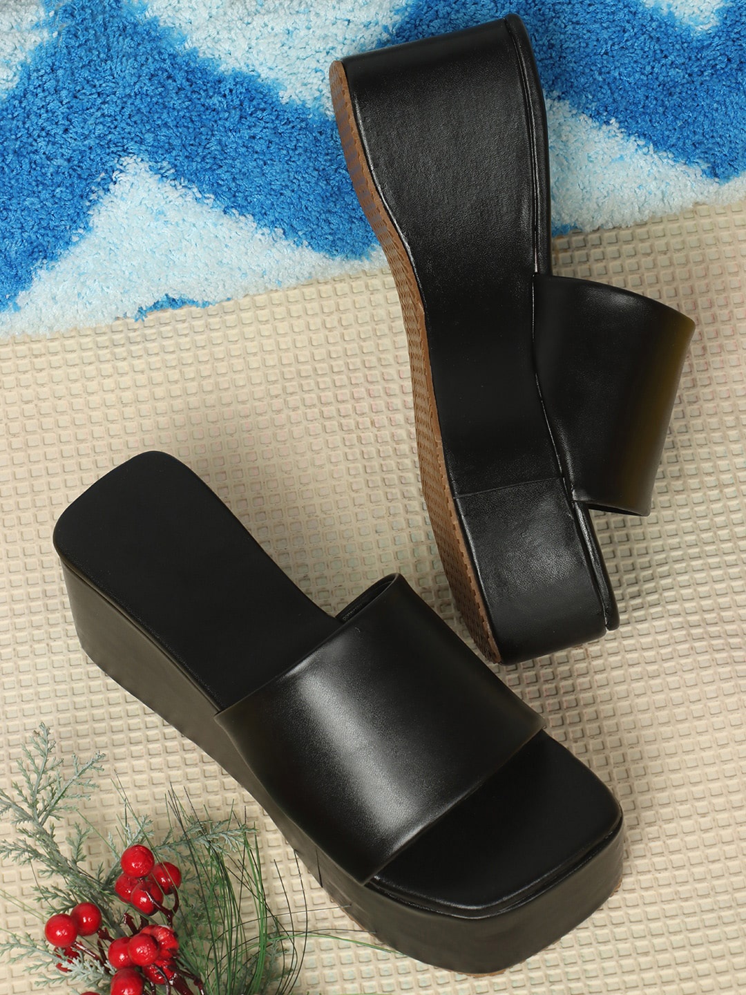 

FEET RUNNER Open Toe Flatform Heels, Black