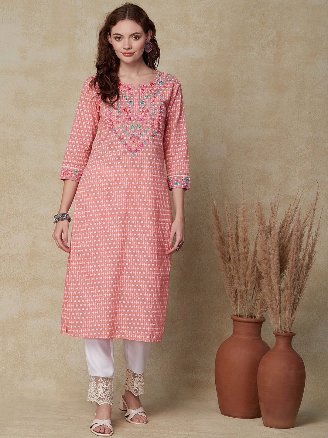 

FASHOR Peach-Coloured & White Geometric Printed Thread Work Straight Cotton Kurta
