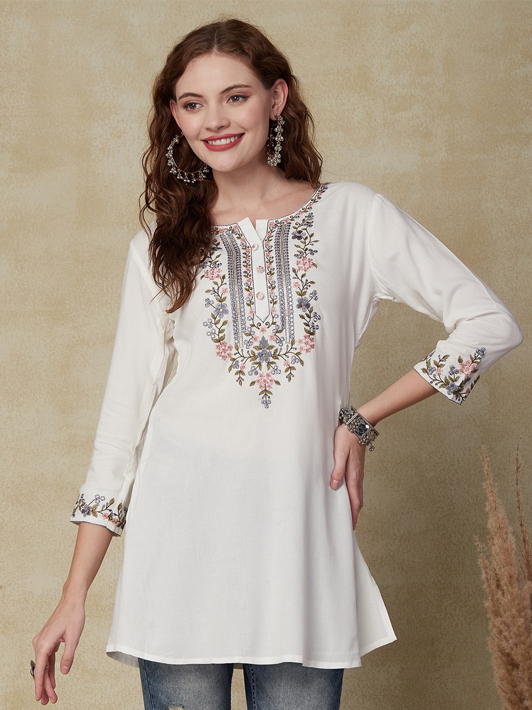 

FASHOR Floral Embroidered Straight Kurti, White