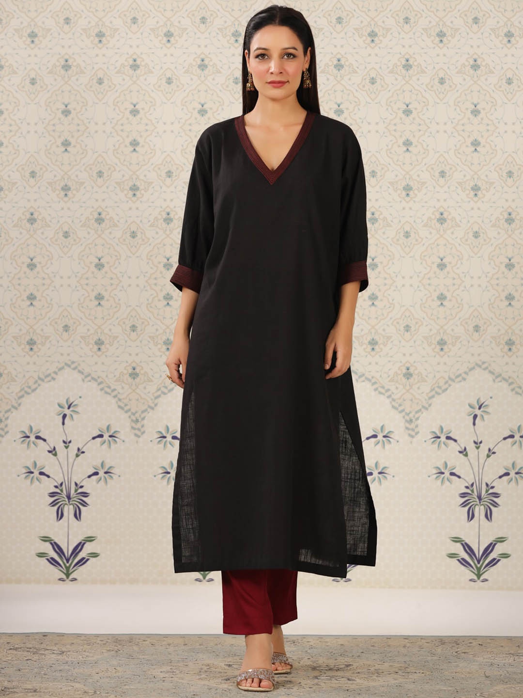 

Ode by House of Pataudi V-Neck Straight Kurta, Black