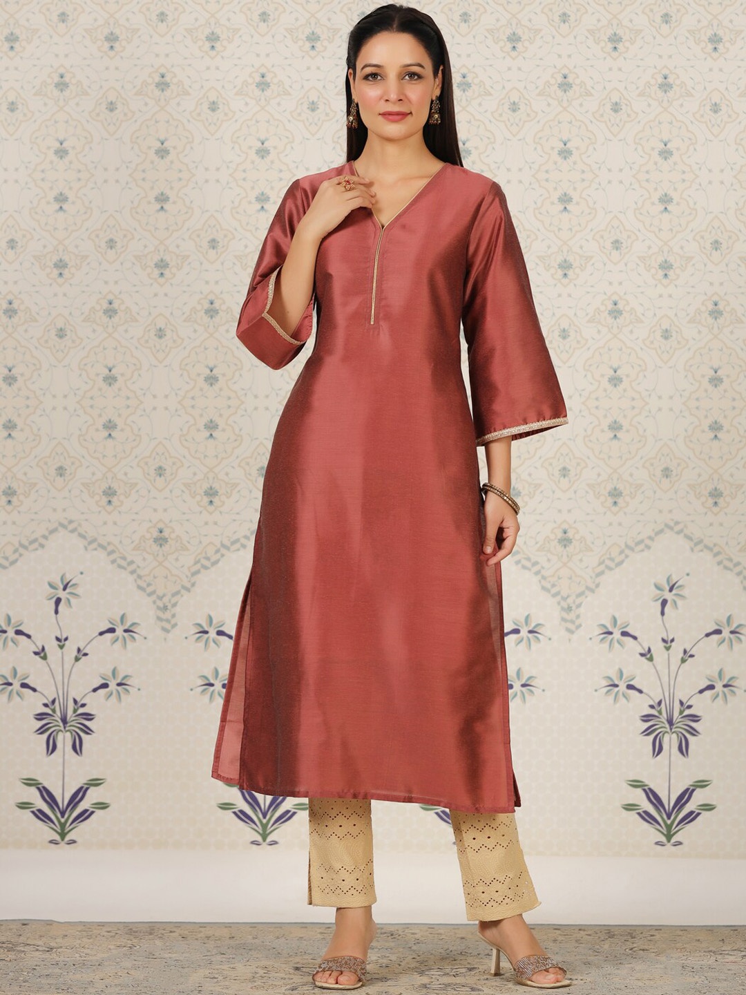 

Ode by House of Pataudi Flared Sleeves Straight Kurta, Rust