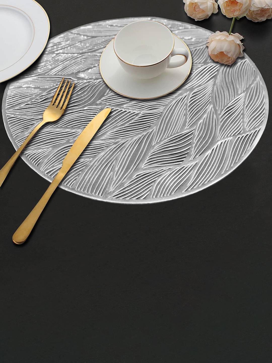 

Dakshya Industries Silver Toned 2 Pieces Textured Oval Table Placemats