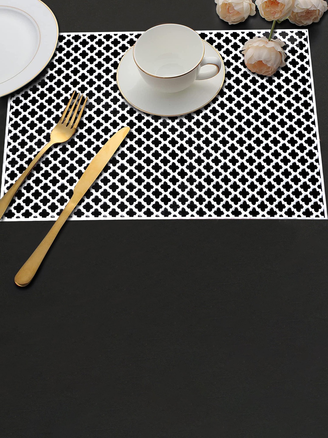 

Dakshya Industries 2-Pcs Silver-Toned Rectangle Table Placemats
