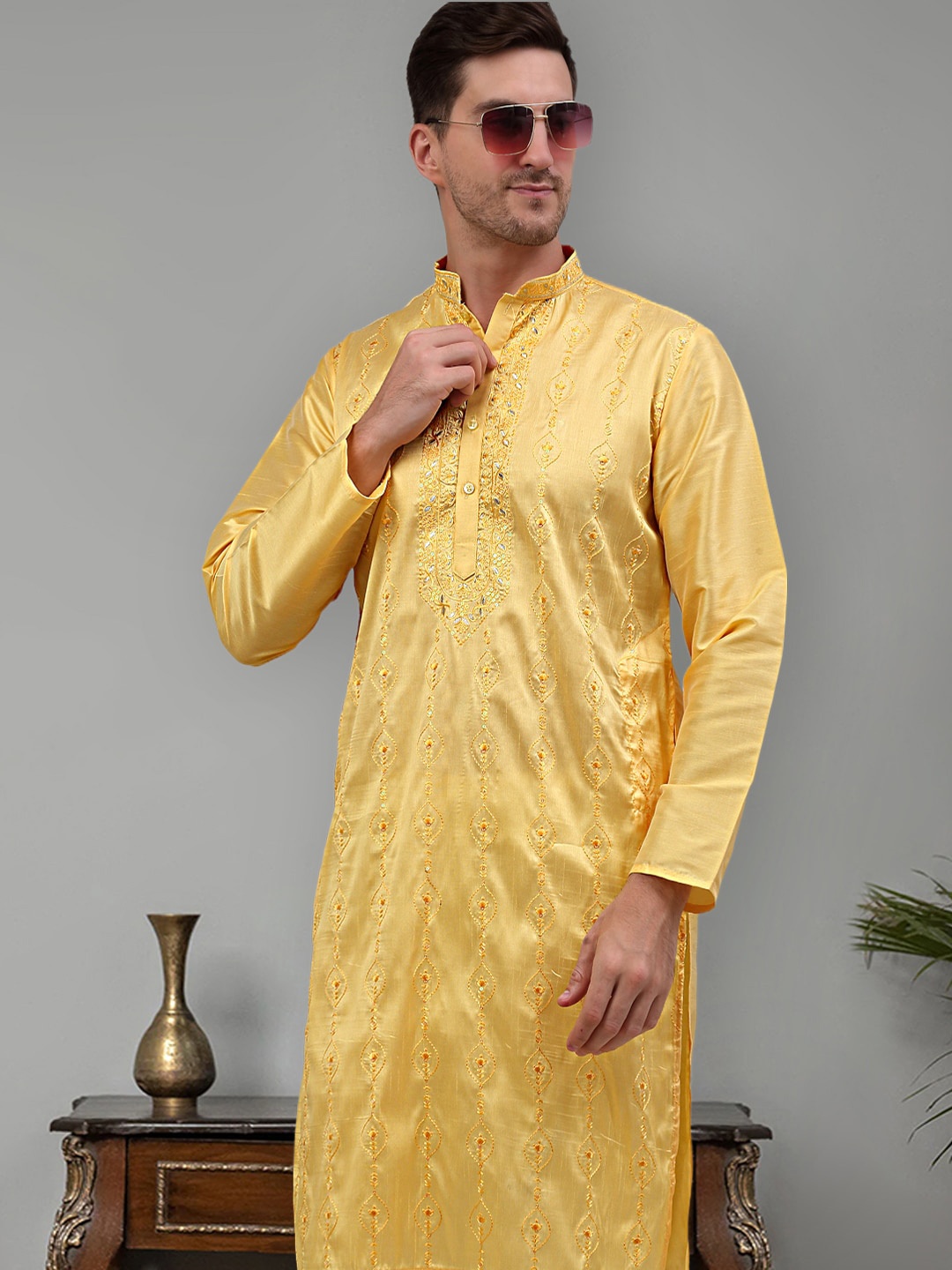 

Jompers Embroidered Mandarin Collar Kurta, Yellow
