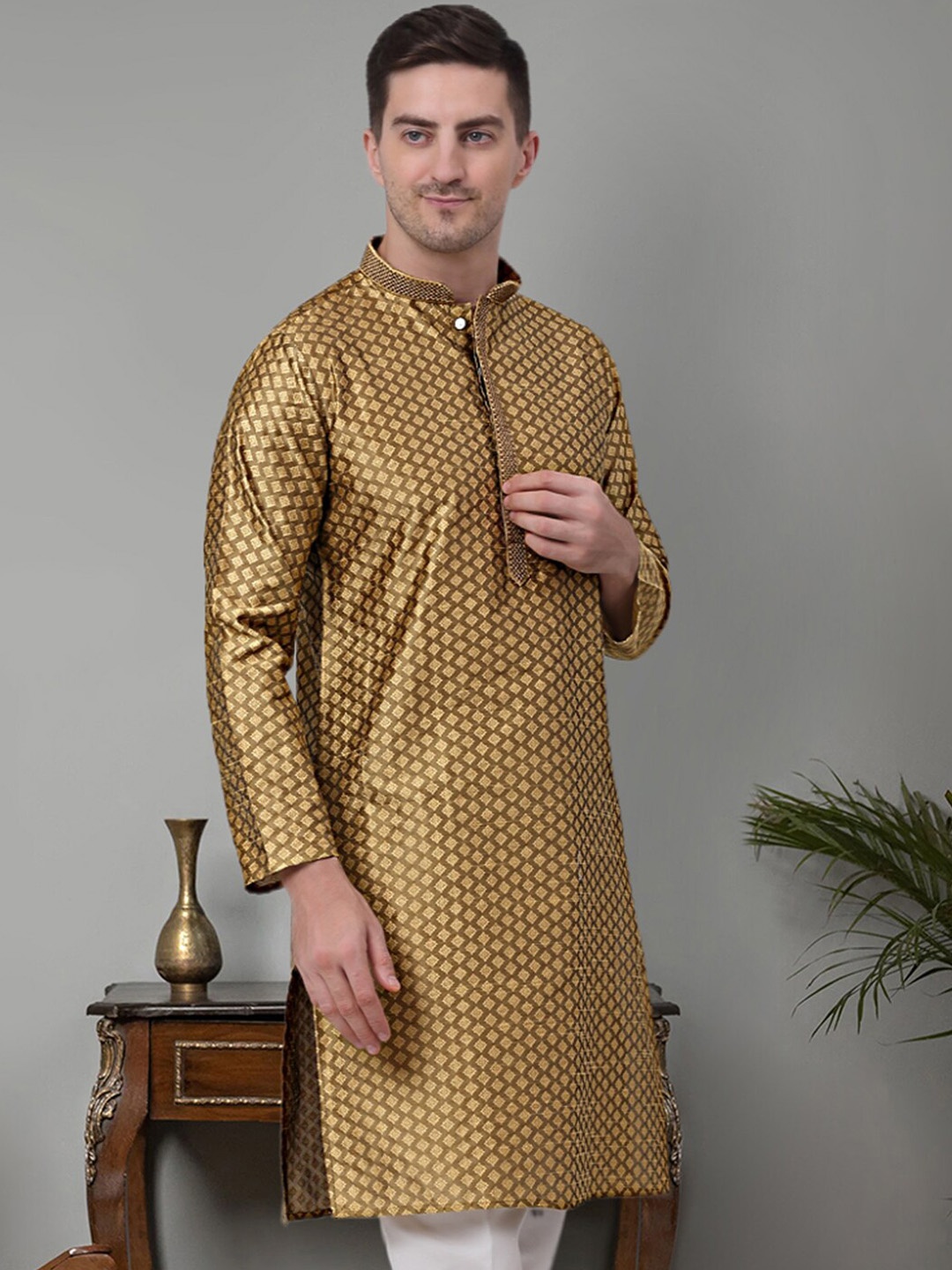 

Jompers Ethnic Motifs Embroidered Mandarin Collar Cotton Silk Straight Kurta, Mustard