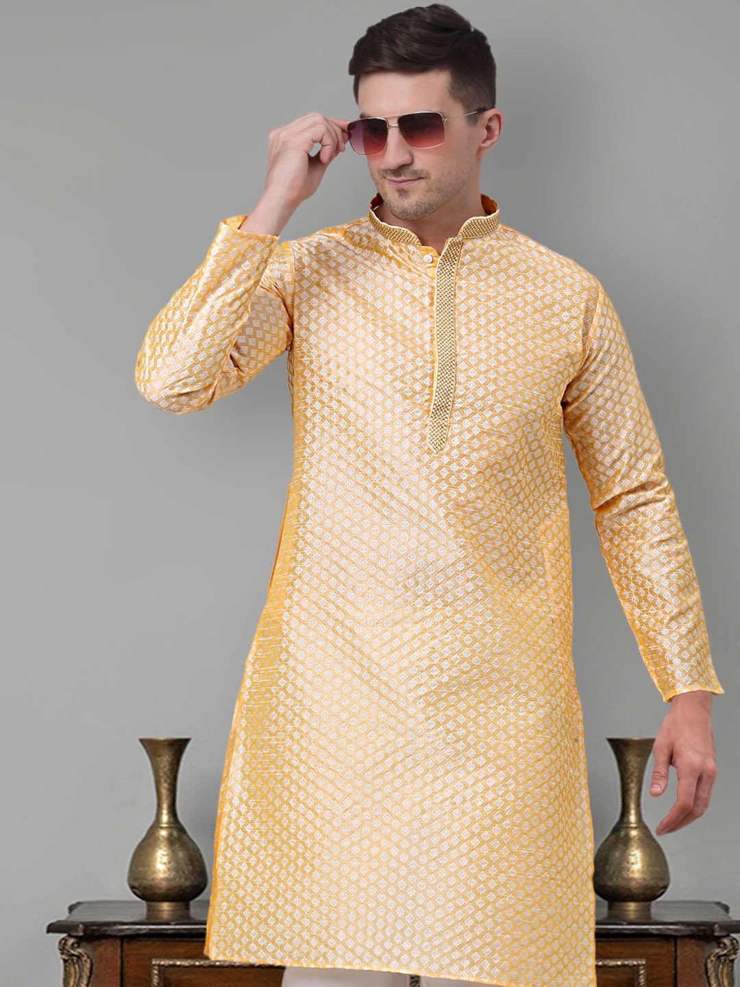 

Jompers Ethnic Motifs Embroidered Mandarin Collar Cotton Silk Straight Kurta, Gold
